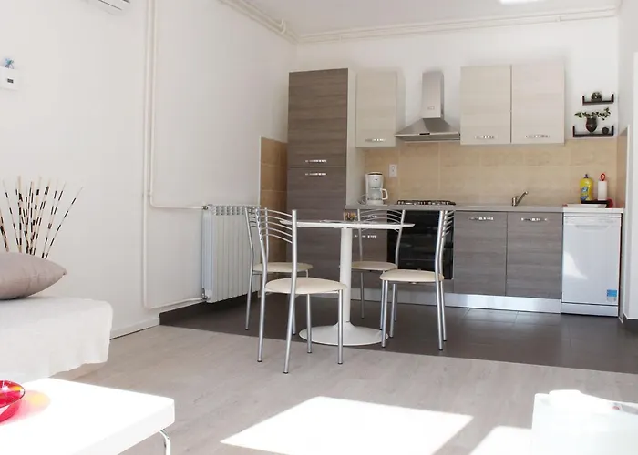 Leonardo B2 Mit Terrasse By Interhome Apartman